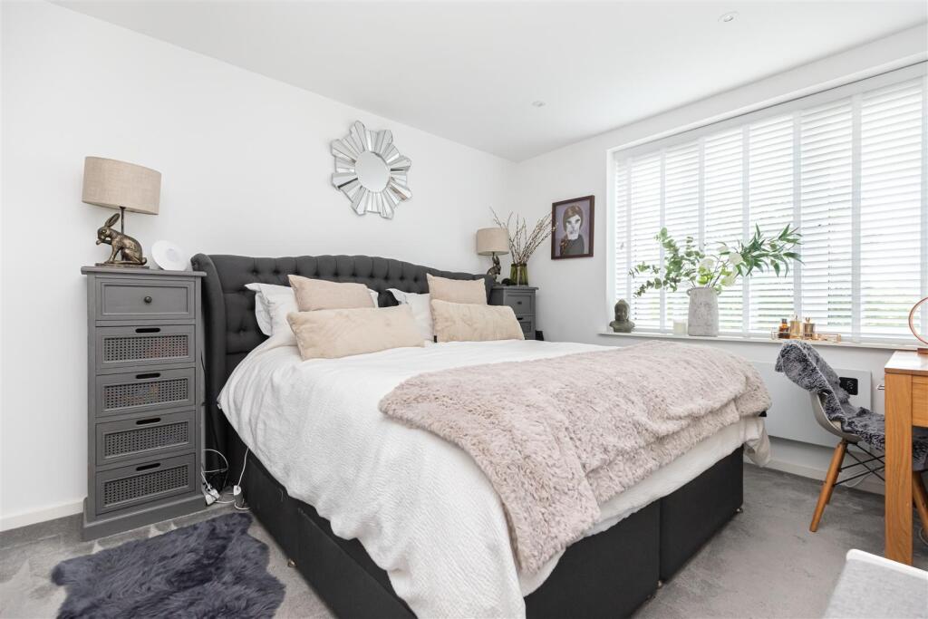 Additional image 12 of Stunning 1st Floor Apartment in Richmond Park Avenue