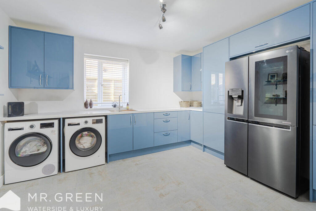 Additional image 11 of Essex Avenue, West Christchurch, BH23 2SF