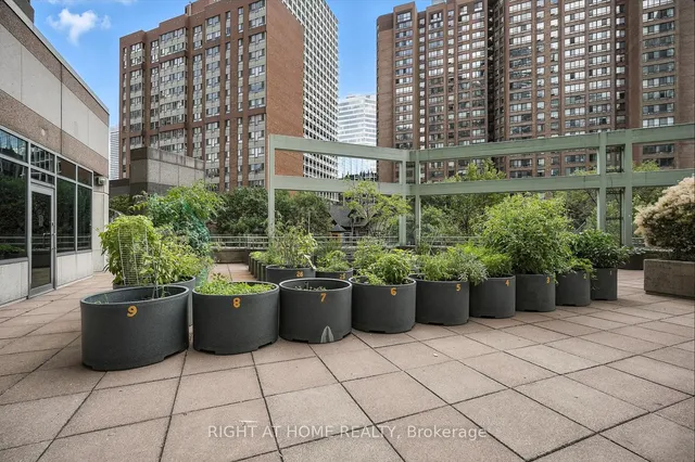 Additional image 27 of 38 Elm St Unit 1803