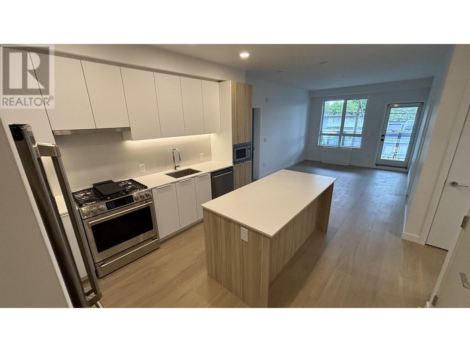 213 2450 GARDEN DRIVE|Vancouver, British Columbia V5N1W8