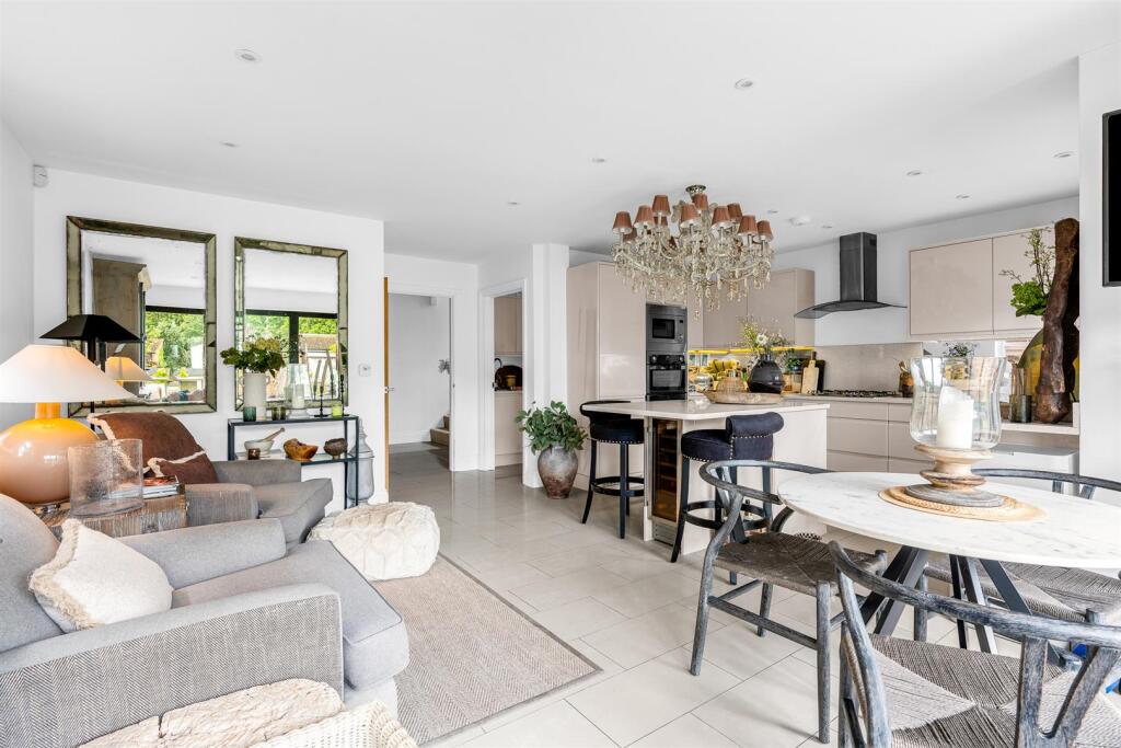 Additional image 12 of Wendover Drive, Welwyn