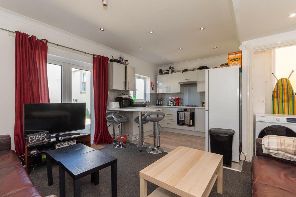 Additional image 4 of Wycliffe RD - FREE DELIVEROO