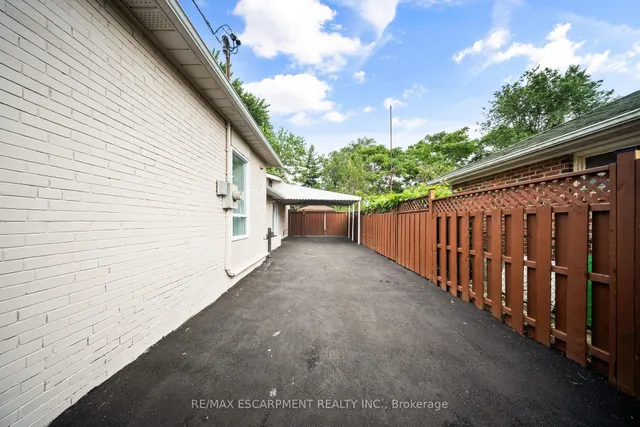 Additional image 40 of 665 Kipling Ave