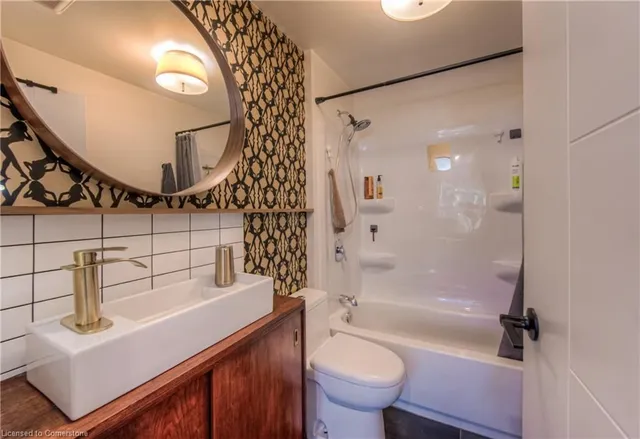 Additional image 21 of 102 Spadina Rd