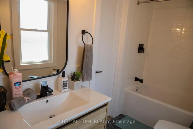 Additional image 34 of 377 Lansdowne Ave