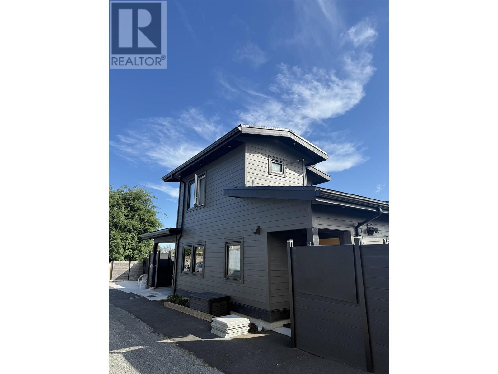 901 JACKSON CRESCENT|New Westminster, British Columbia V3L4S1