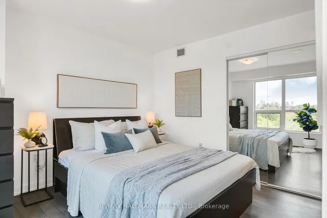 Additional image 23 of 275 Village Green Sq Unit 522