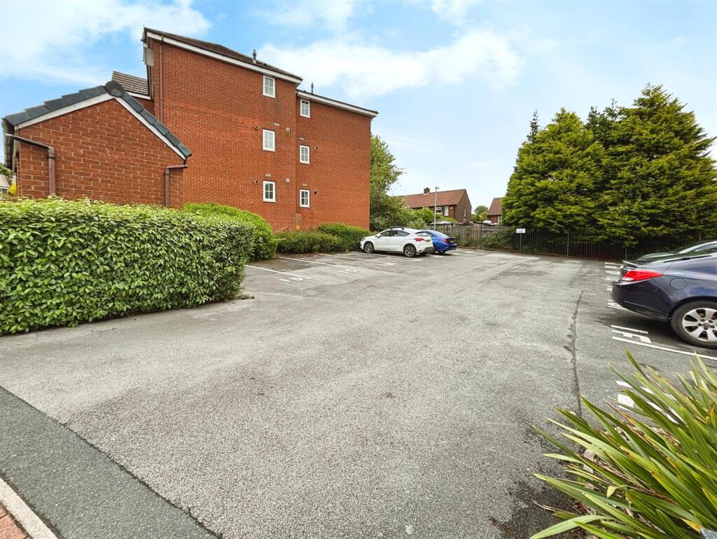 Additional image 8 of Chartwell Drive, Bradford, BD6 3DA