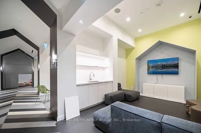 Additional image 4 of 39 Roehampton Ave Unit 1603