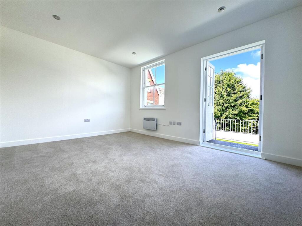 Additional image 5 of Hartington Place, Eastbourne BN21 3BG