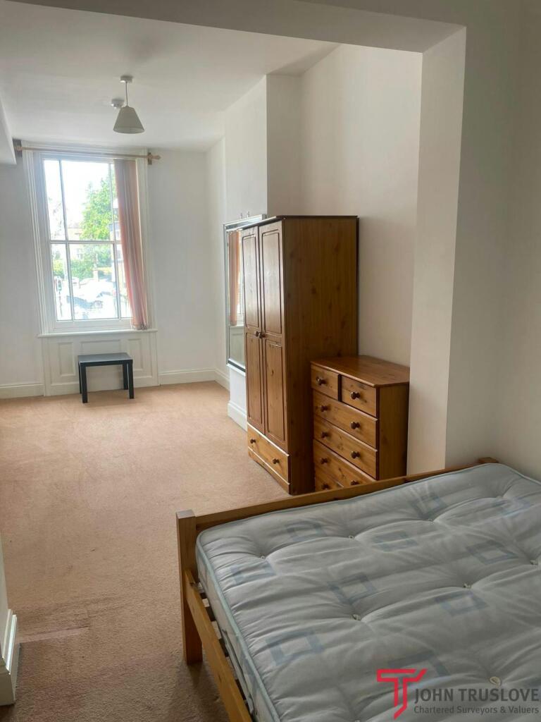 Additional image 5 of Flat 1, 2-4 High Street, Bromsgrove, B61 8HQ