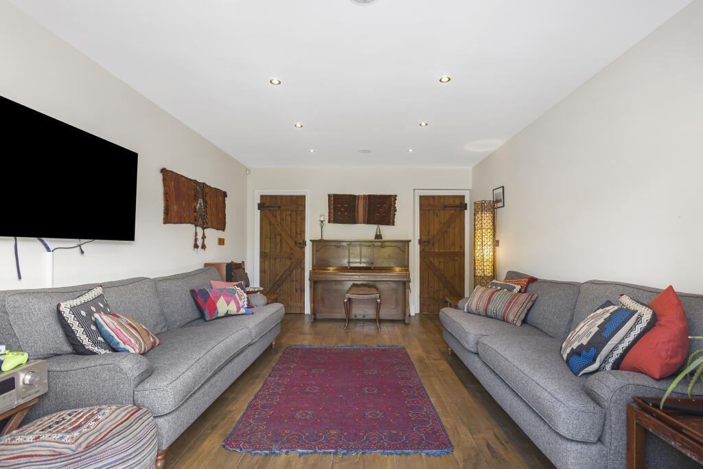 Additional image 3 of The Cottages, Pottersheath Road, Welwyn, AL6