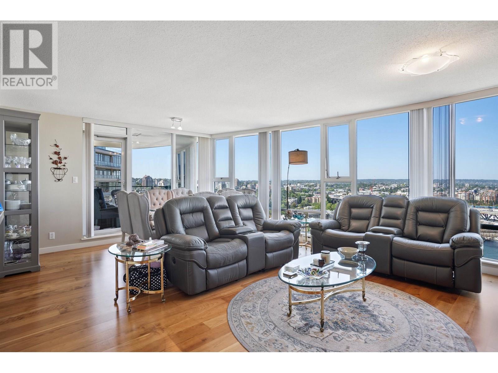 2703 455 BEACH CRESCENT|Vancouver, British Columbia V6Z3E5