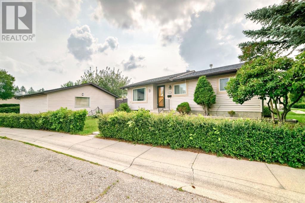 120 Pinegreen Close NE|Calgary, Alberta T1Y1W2