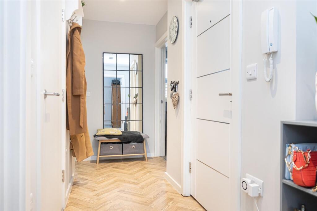 Additional image 11 of Stunning 1st Floor Apartment in Richmond Park Avenue