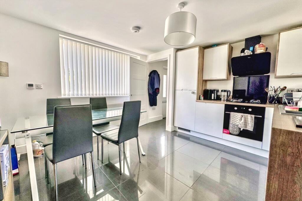 Additional image 4 of Upton