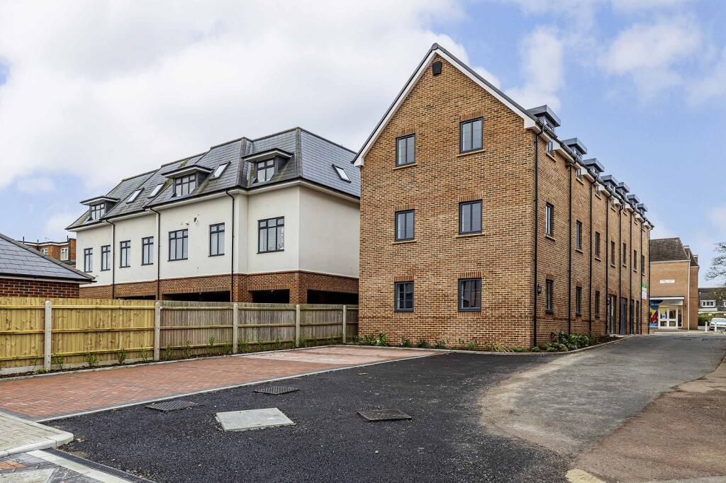 Additional image 5 of Lymington Road, Highcliffe, Dorset. BH23 5ET