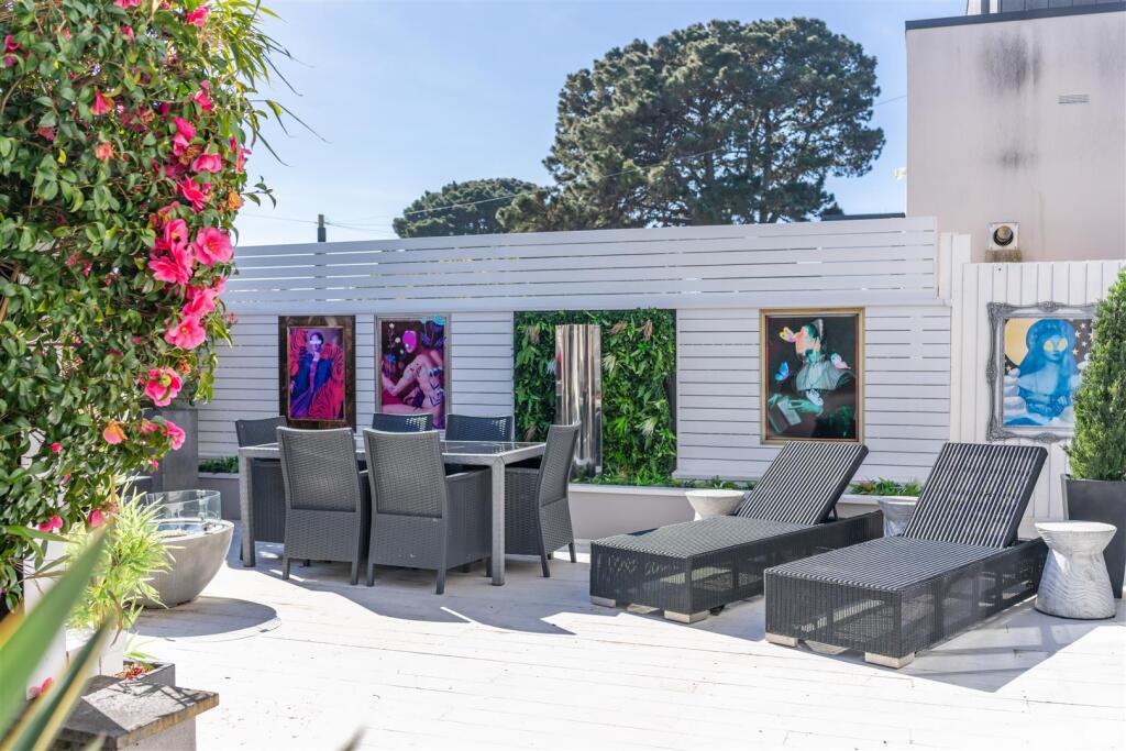 Additional image 5 of The Horseshoe, Sandbanks