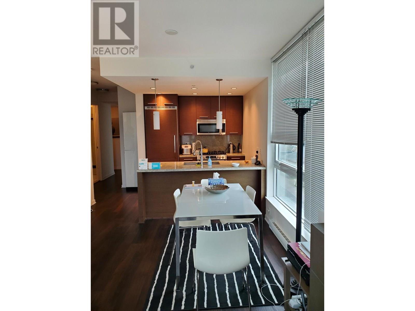 302 2528 MAPLE STREET|Vancouver, British Columbia V6J0B5