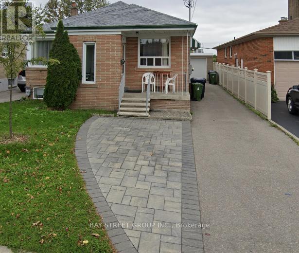 MAIN - 33 BENTWORTH AVENUE|Toronto (Yorkdale-Glen Park), Ontario M6A1P1