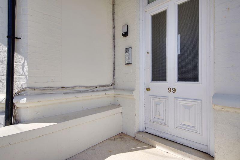 Additional image 3 of Flat 11 Warwick Glen - tylish One-Bedroom Furnished Flat in Prime Bournemouth Location