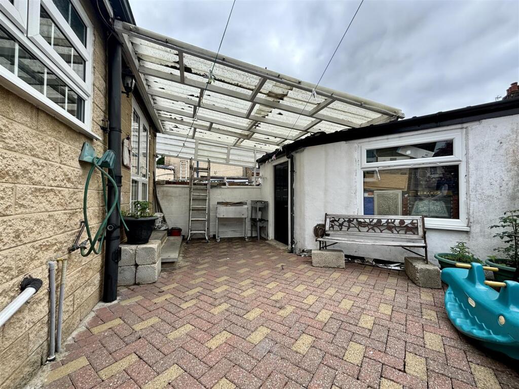 Additional image 21 of Como Drive, Bradford 8