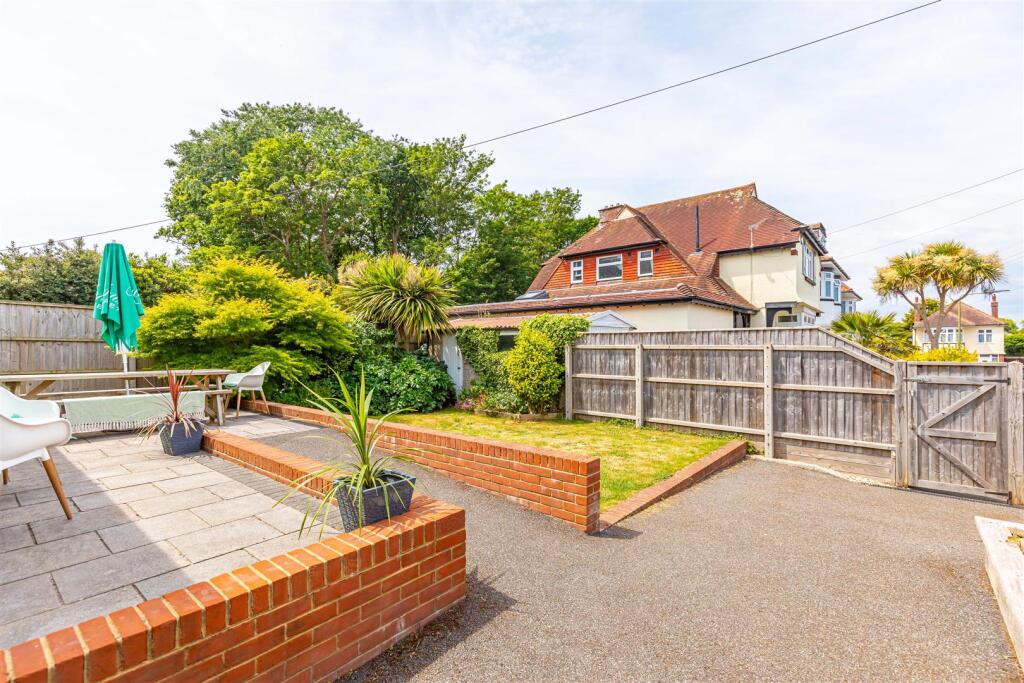Additional image 9 of Spacious, Well presented, Level Access Bungalow in Elmsway