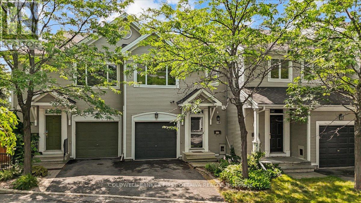 18 MAXTON PRIVATE|Ottawa, Ontario K1J1J2