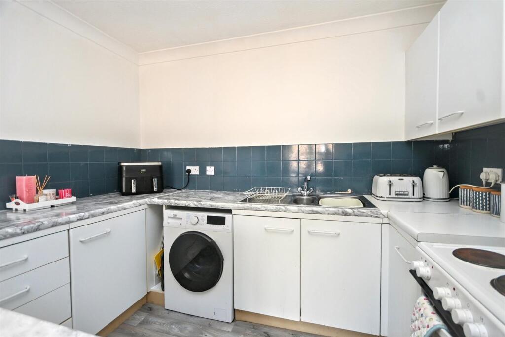 Additional image 3 of Snowdon Close, Eastbourne