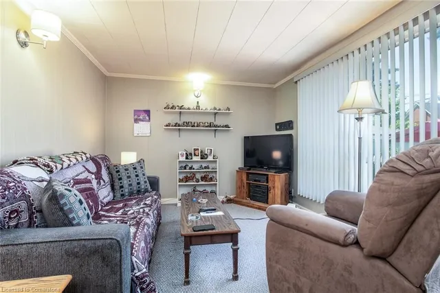 Additional image 6 of 214 Dundas Ave