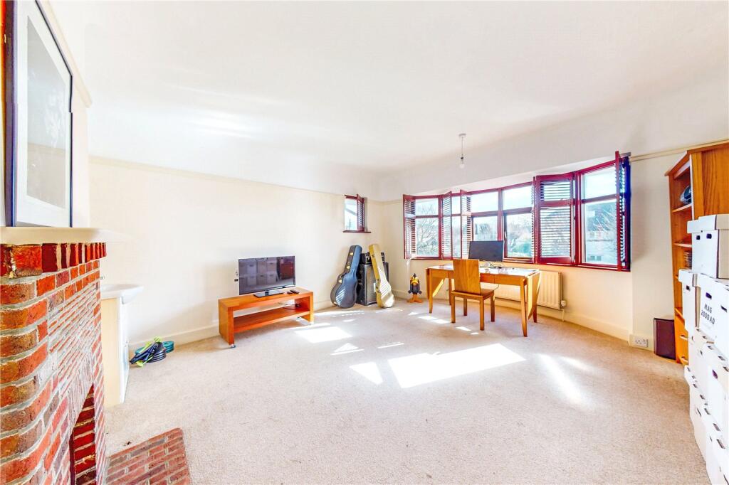 Additional image 20 of Chestnut Avenue, Barton on Sea, New Milton, Hampshire, BH25