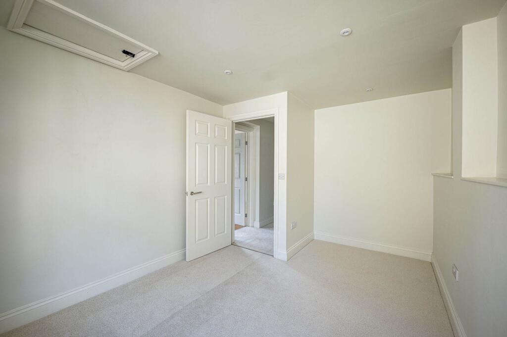 Additional image 8 of Piccadilly Place, London Road