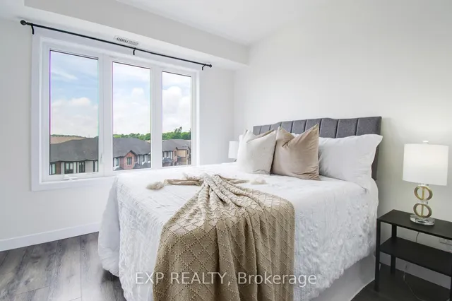 Additional image 9 of 150 ROCHEFORT St Unit E