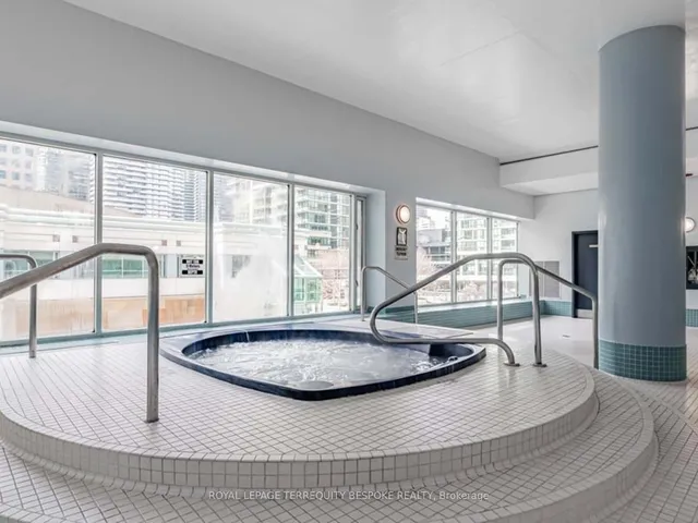 Additional image 35 of 10 Queens Quay Unit 811