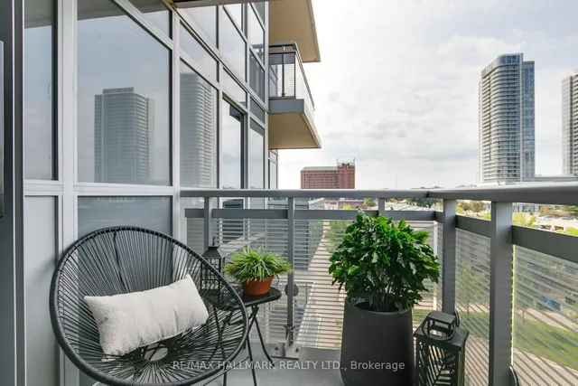 Additional image 11 of 275 Village Green Sq Unit 522