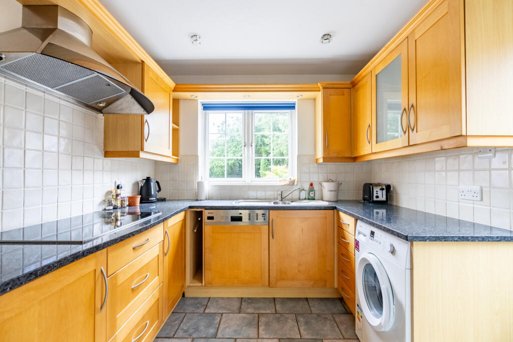 Additional image 6 of Burton Close, Wheathampstead, St. Albans, Hertfordshire, AL4