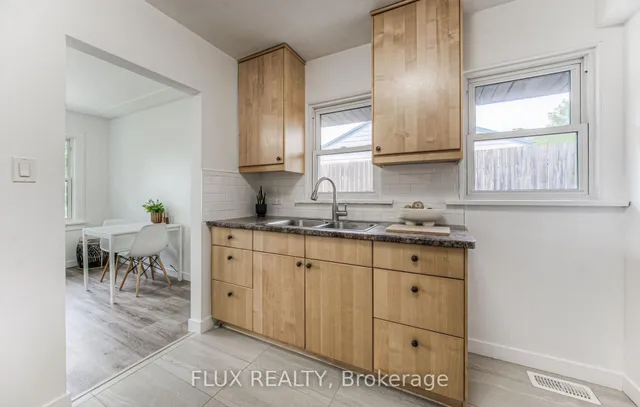 Additional image 43 of 98 Harber Ave