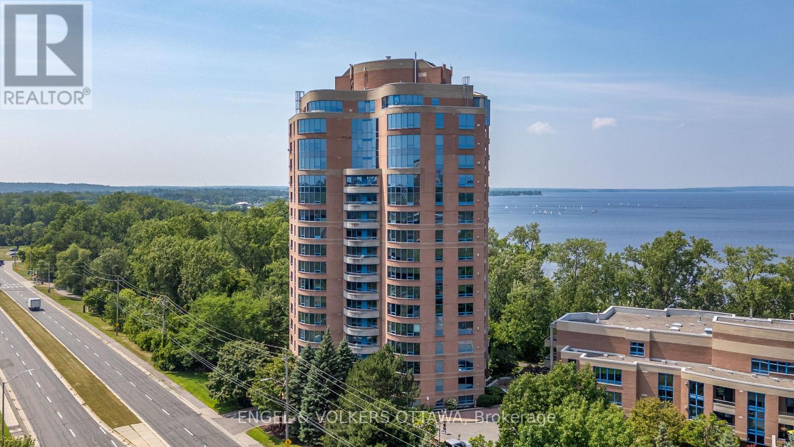 305 - 3105 CARLING AVENUE|Ottawa, Ontario K2H5A6