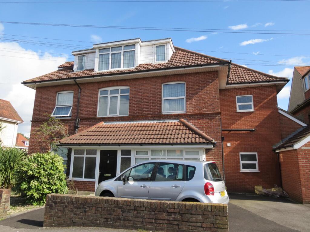 1 bedroom First Floor Studio in Queens Park