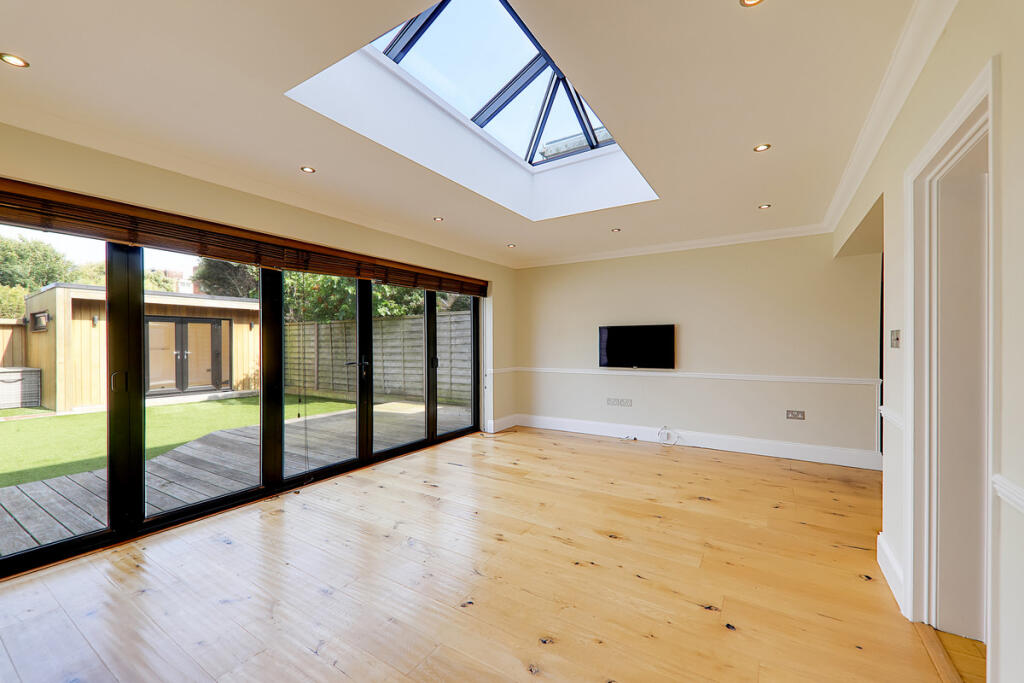 Additional image 4 of Grand Avenue, Worthing, BN11