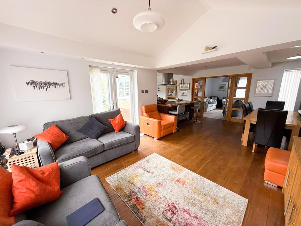 Additional image 8 of Curlew Court, Steeton