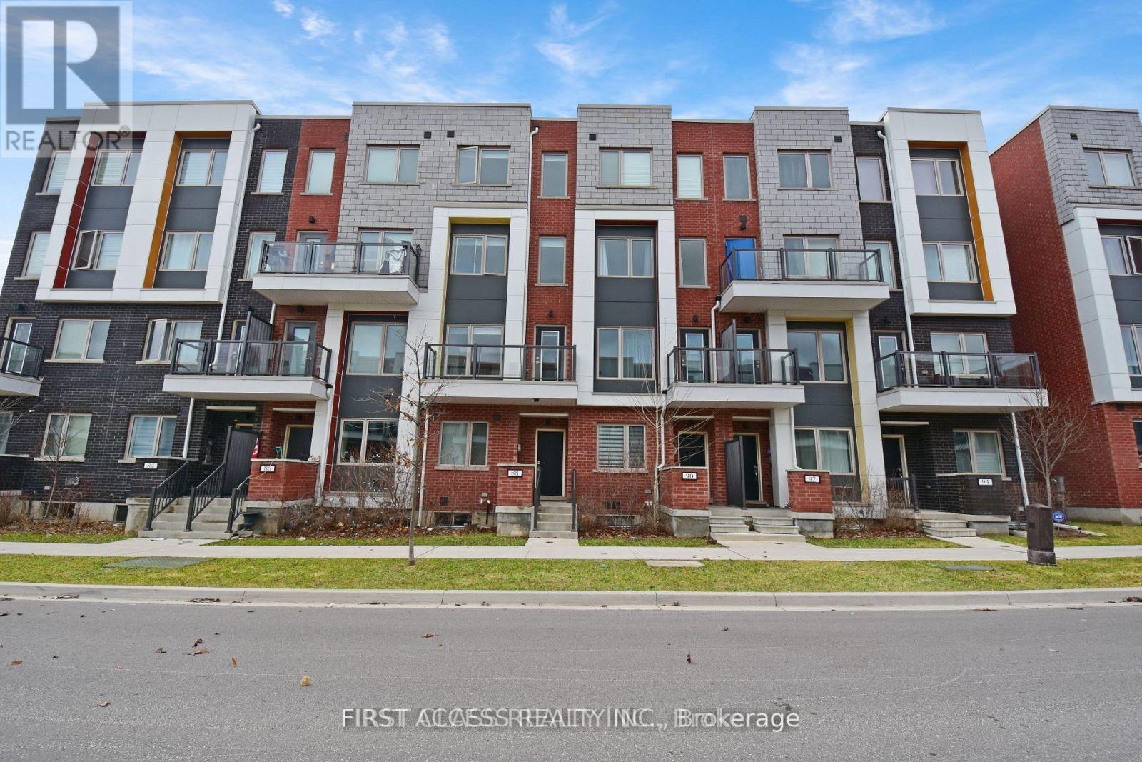 102 WILLIAM DUNCAN ROAD|Toronto (Downsview-Roding-CFB), Ontario M3K0C7