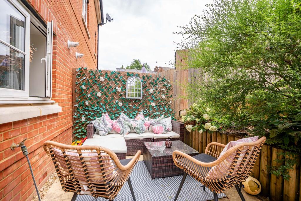 Additional image 20 of Neville Close, St. Albans, Hertfordshire, AL3