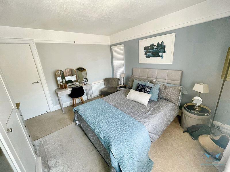 Additional image 6 of Queensbury mansions, Bournemouth - Top-Floor Coastal Apartment with Sea Views in Prime Bournemouth Location