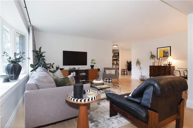 Additional image 9 of 218 Greenbrook Dr