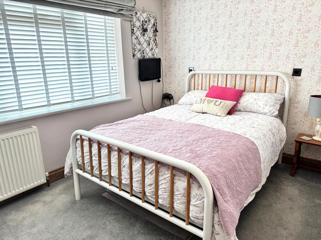 Additional image 12 of Wavendon Avenue Barton on Sea New Milton Hampshire BH25 7LS