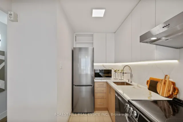Additional image 8 of 914 Yonge St Unit 1604
