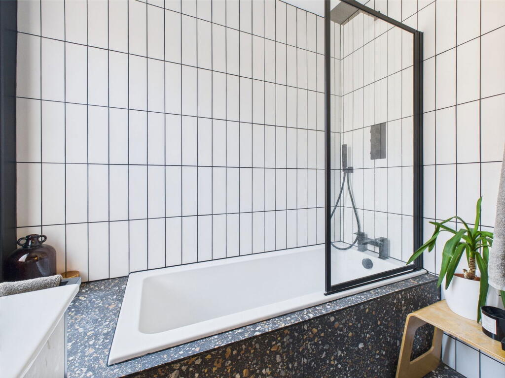 Additional image 14 of Warwick Gardens, Worthing, BN11 1PF