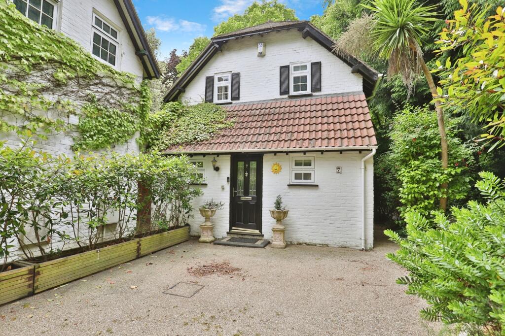 Benellen Road, Talbot Woods, Bournemouth, Dorset, BH4