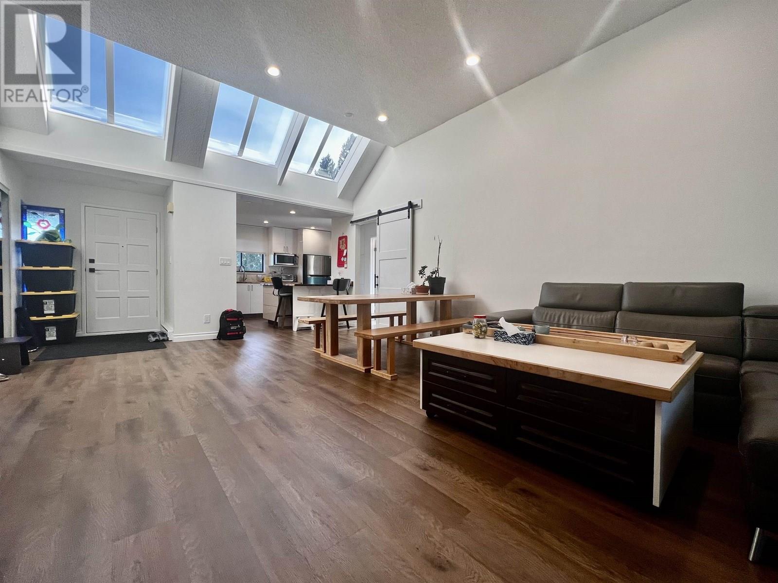 409 333 WETHERSFIELD DRIVE|Vancouver, British Columbia V5X4M9